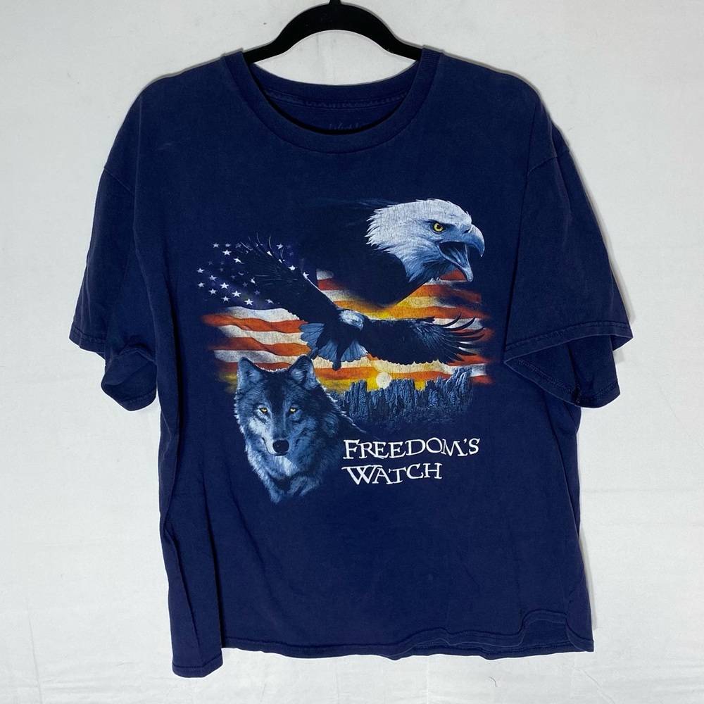 Vintage Lifestyle Classics Freedom Watch Eagle Wolf American Flag Graphic Tee M